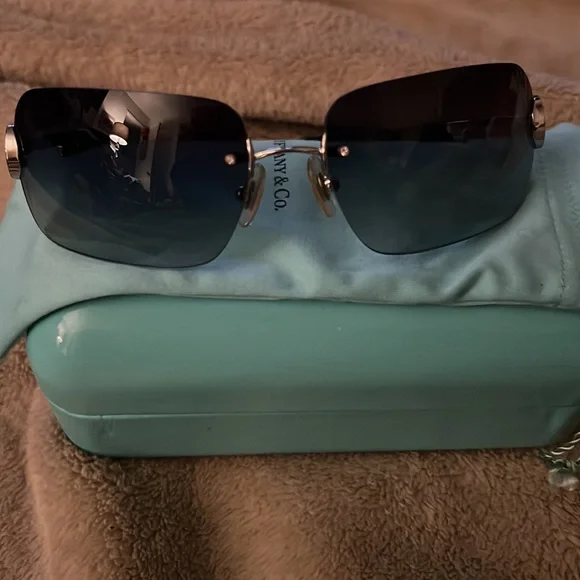 Tiffany & Co. | Accessories | Beautiful Tiffany Co  display picture 3